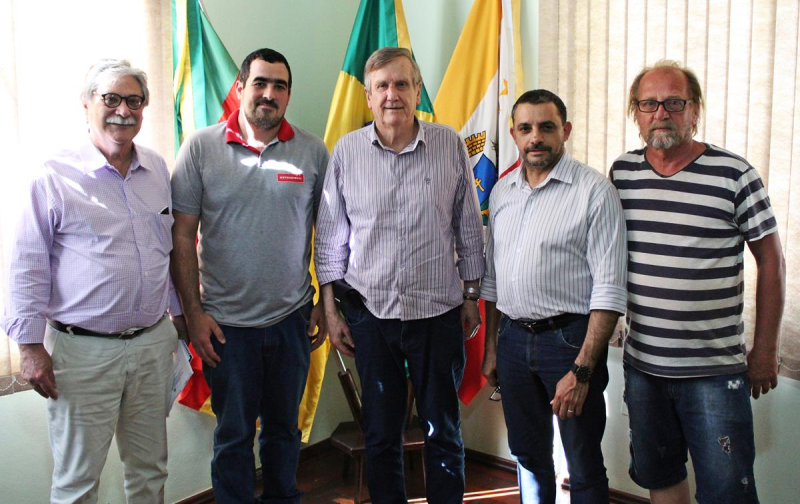 Administração Municipal inicia recuperação do calçamento de pedras irregulares